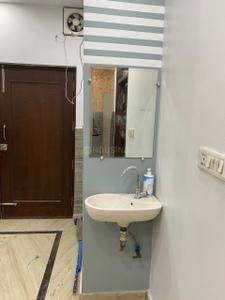 Bathroom Image of 550 Sq.ft 1.5 BHK Apartment / Flat for rent in Tri Nagar New Delhi for Rs. 20000
