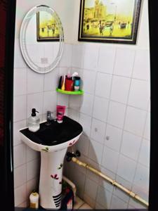 Bathroom Image of 500 Sq.ft 1 BHK Apartment / Flat for sale in Shrachi Greenwood Park Extension, New Town Kolkata for Rs. 5000000