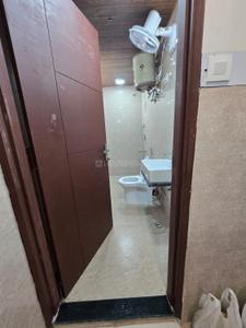 Bathroom Image of 900 Sq.ft 2 BHK Builder Floor for rent in Lajpat Nagar New Delhi for Rs. 45200