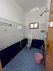 Bathroom Image of 2000 Sq.ft 2 BHK Independent House for rent in Kadavanthra Kochi for Rs. 30000