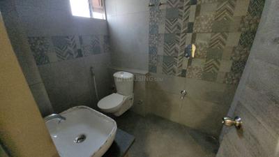 Bathroom Image of 1950 Sq.ft 3 BHK Apartment / Flat for sale in Harni Vadodara for Rs. 7500000