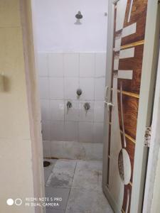 Bathroom Image of 600 Sq.ft 1 RK Apartment / Flat for rent in Swapnil Apartment, Arera Colony Bhopal for Rs. 7000