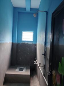 Bathroom Image of 650 Sq.ft 3 BHK Independent House for rent in Baruipur Kolkata for Rs. 5500