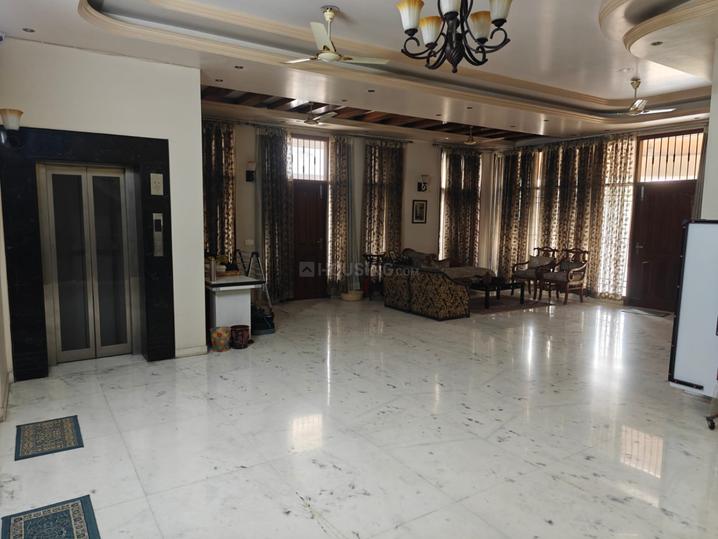 B Block, Sector 30 Main Image 1