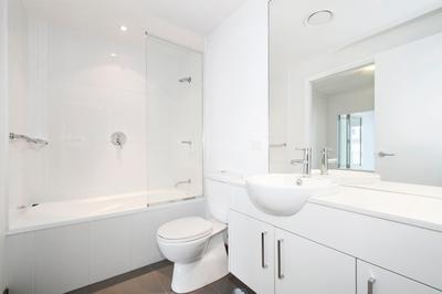 Bathroom Image of 5000 Sq.ft 7 BHK Apartment / Flat for sale in Supreme Corner View, Bandra West Mumbai for Rs. 310000000