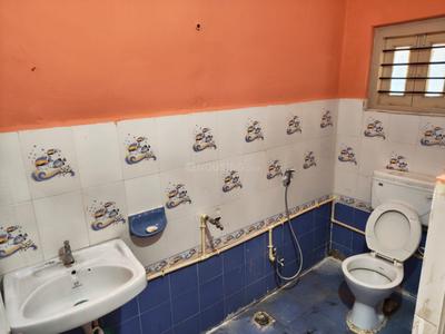 Bathroom Image of 600 Sq.ft 1 RK Independent House for rent in Tarnaka Secunderabad for Rs. 13000