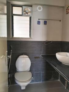 Common Bathroom Two Image of 760 Sq.ft 2 BHK Apartment / Flat for sale in Colaba Mumbai for Rs. 45000000