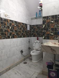 Bathroom Image of 900 Sq.ft 3 BHK Independent House for sale in Pandav Nagar New Delhi for Rs. 28000000