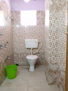Common Bathroom Image of 1050 Sq.ft 3 BHK Apartment / Flat for sale in Nayabad Kolkata for Rs. 4200000
