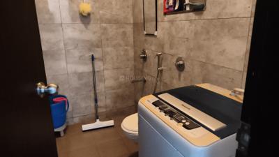 Bathroom Image of 600 Sq.ft 1 BHK Apartment / Flat for sale in Amanora Future Towers, Hadapsar Pune for Rs. 7900000