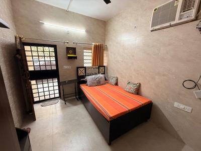 Bedroom Image of 370 Sq.ft 1 RK Builder Floor for rent in Arun Vihar, Sector 37 Noida for Rs. 16400