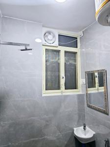 Bathroom Image of 2150 Sq.ft 3 BHK Apartment / Flat for sale in Doordarshan Apartments, Sector 45 Gurgaon for Rs. 27000000