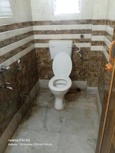 Bathroom Image of 700 Sq.ft 2 BHK Apartment / Flat for rent in Beliaghata Kolkata for Rs. 17000