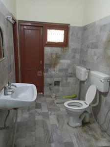 Bathroom Image of 2000 Sq.ft 2 BHK Builder Floor for rent in Indira Nagar Lucknow for Rs. 18000