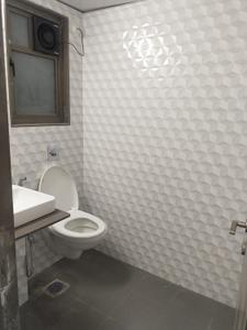 Bathroom Image of 2000 Sq.ft 4.5 BHK Apartment / Flat for rent in Wadgaon Sheri Pune for Rs. 80000