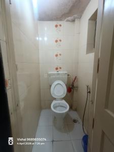 Bathroom Image of 550 Sq.ft 1 BHK Apartment / Flat for sale in Sion Mumbai for Rs. 13500000