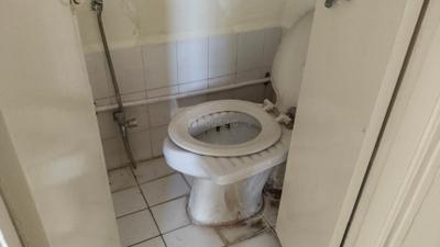 Bathroom Image of 580 Sq.ft 1 BHK Apartment / Flat for rent in Kumar Park, Gultekdi Pune for Rs. 20000