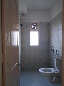 Common Bathroom Image of 1069 Sq.ft 2 BHK Apartment / Flat for sale in Paras Tierea, Sector 137 Noida for Rs. 9200000