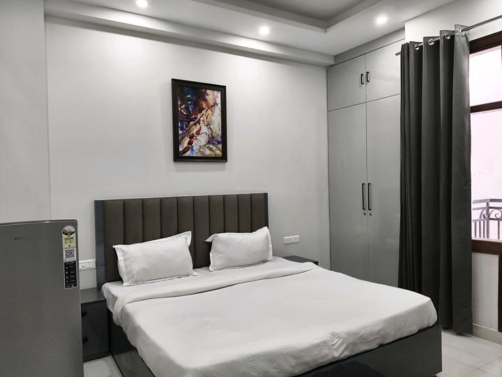 Dlf phase 1 Bedroom 1
