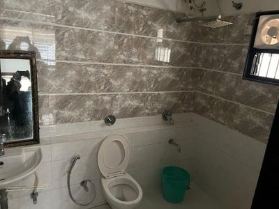 Bathroom Image of 3250 Sq.ft 4 BHK Apartment / Flat for rent in Navarangpura Ahmedabad for Rs. 62000