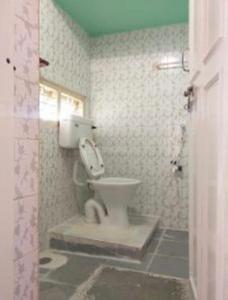 Bathroom Image of 702 Sq.ft 2 BHK Builder Floor for rent in Sanjaynagar Bengaluru for Rs. 16000
