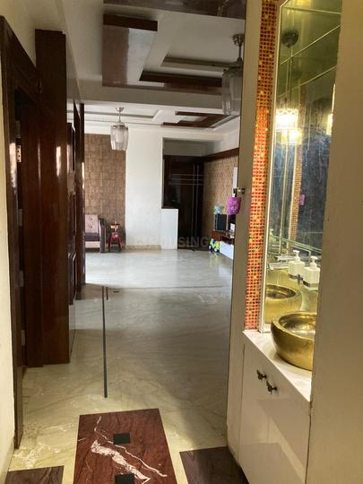 Exotica East Square Main Image 1