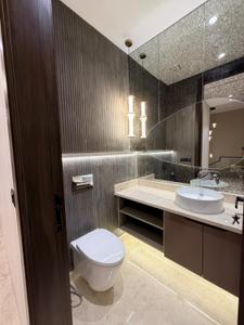 Bathroom Image of 10400 Sq.ft 6 BHK Independent House for sale in Defence Colony New Delhi for Rs. 520000000