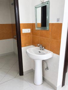 Bathroom Image of 550 Sq.ft 1 BHK Apartment / Flat for rent in Jainpur Meerut for Rs. 13000