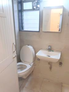 Common Bathroom Image of 500 Sq.ft 1 BHK Apartment / Flat for rent in Vile Parle East Mumbai for Rs. 55000