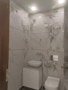 Common Bathroom Image of 1250 Sq.ft 3 BHK Builder Floor for sale in Sector 22 Rohini New Delhi for Rs. 11500000