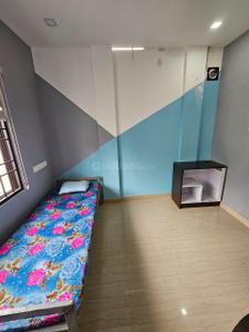 Bedroom Image of 850 Sq.ft 4 BHK Independent House for rent in Panampilly Nagar Kochi for Rs. 4500