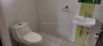 Bathroom Image of 1750 Sq.ft 3 BHK Apartment / Flat for rent in SMR Vinay Galaxy, Hoodi Bengaluru for Rs. 76000