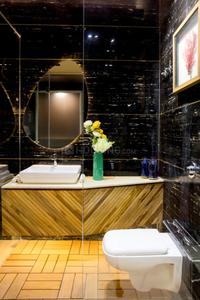Bathroom Image of 1200 Sq.ft 3 BHK Apartment / Flat for sale in Khar West Mumbai for Rs. 63000000