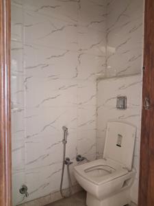 Common Bathroom Image of 2700 Sq.ft 3 BHK Builder Floor for rent in Model Town New Delhi for Rs. 90000