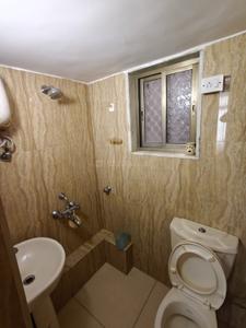 Bathroom Image of 650 Sq.ft 1 BHK Apartment / Flat for rent in Cumballa Hill Mumbai for Rs. 110000