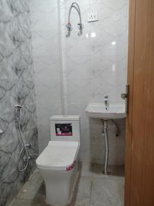 Common Bathroom Image of 560 Sq.ft 1 BHK Apartment / Flat for rent in Said-Ul-Ajaib New Delhi for Rs. 15000