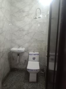 Bathroom Image of 600 Sq.ft 2 BHK Independent House for rent in Ramesh Nagar New Delhi for Rs. 18000