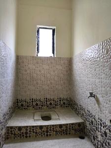 Common Bathroom Image of 300 Sq.ft 1 RK Independent House for rent in Warje Pune for Rs. 7000