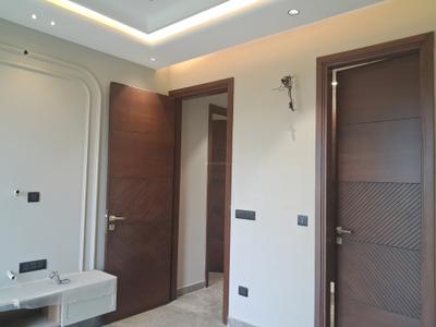 Bedroom Image of 1800 Sq.ft 3 BHK Builder Floor for rent in Paschim Vihar New Delhi for Rs. 80000