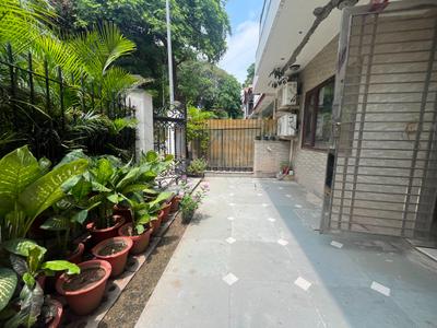 Image of 1100 Sq.ft 2 BHK Apartment / Flat for sale in DDA Flats Vasant Kunj, Vasant Kunj, New Delhi for Rs. 35000000