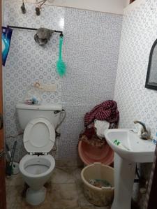 Bathroom Image of 1200 Sq.ft 2 BHK Builder Floor for rent in Sector 41 Noida for Rs. 32000