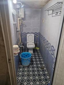 Bathroom Image of 570 Sq.ft 2.5 BHK Independent House for rent in Rajajinagar Bengaluru for Rs. 40000