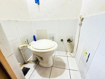 Bathroom Image of 900 Sq.ft 1 BHK Apartment / Flat for rent in Satellite Ahmedabad for Rs. 16000