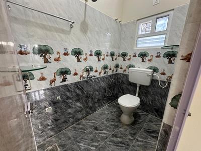 Bathroom Image of 906 Sq.ft 2 BHK Apartment / Flat for sale in Madambakkam Chennai for Rs. 7500000