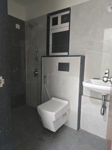 Common Bathroom One Image of 1600 Sq.ft 3 BHK Apartment / Flat for sale in Shree Mahavir Silverlight CHSL, Vile Parle West Mumbai for Rs. 80000000