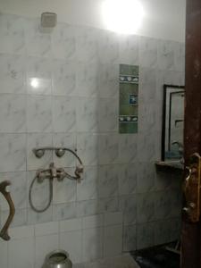 Common Bathroom Two Image of 900 Sq.ft 2 BHK Apartment / Flat for rent in Sukhdev Vihar New Delhi for Rs. 40000