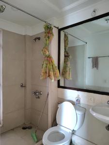 Common Bathroom Image of 1275 Sq.ft 3 BHK Apartment / Flat for sale in Hiranandani Meadows, Thane West Thane for Rs. 31500000