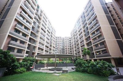 Image of 1280 Sq.ft 2 BHK Apartment / Flat for sale in Adani Atrius, Jagatpur, Ahmedabad for Rs. 8500000