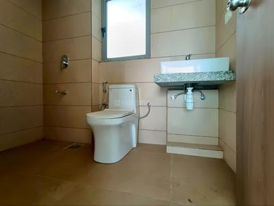 Bathroom Image of 650 Sq.ft 1 BHK Apartment / Flat for rent in Kalpataru Immensa, Thane West Thane for Rs. 30000