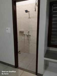 Bathroom Image of 1300 Sq.ft 1 BHK Independent House for rent in Mohkam Pur Kala Dehradun for Rs. 6500